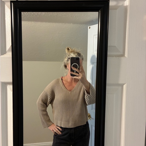 Abercrombie & Fitch V-Neck Ribbed Boxy Crop Sweater in Taupe Womens Medium - Picture 7 of 7
